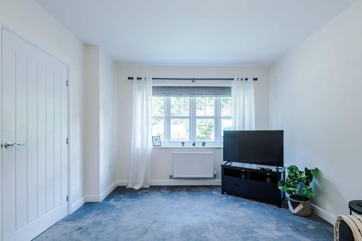 Stunning Home, Perfect for Groups, FREE Parking!