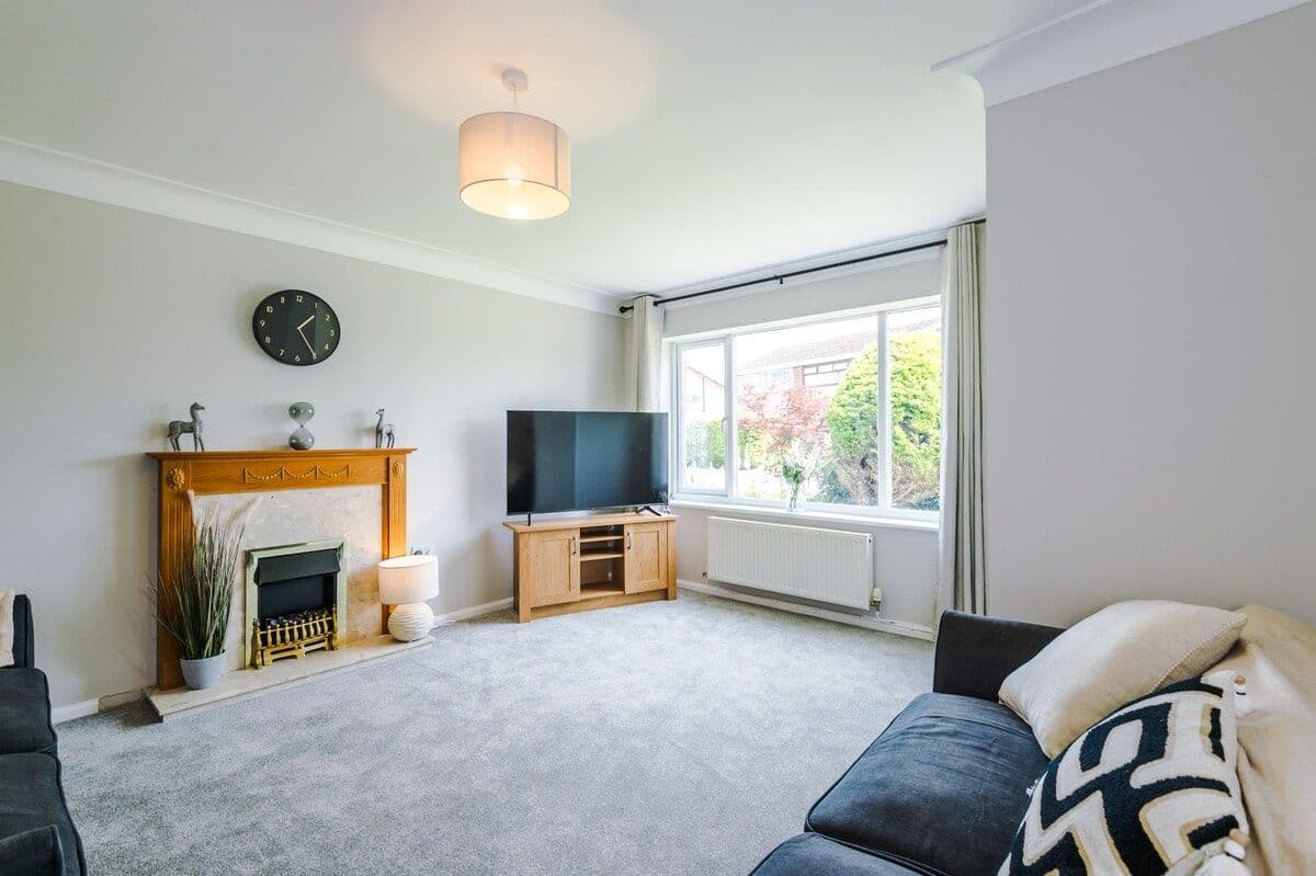 Ideal for contractors & FREE Parking, sleeps 5!