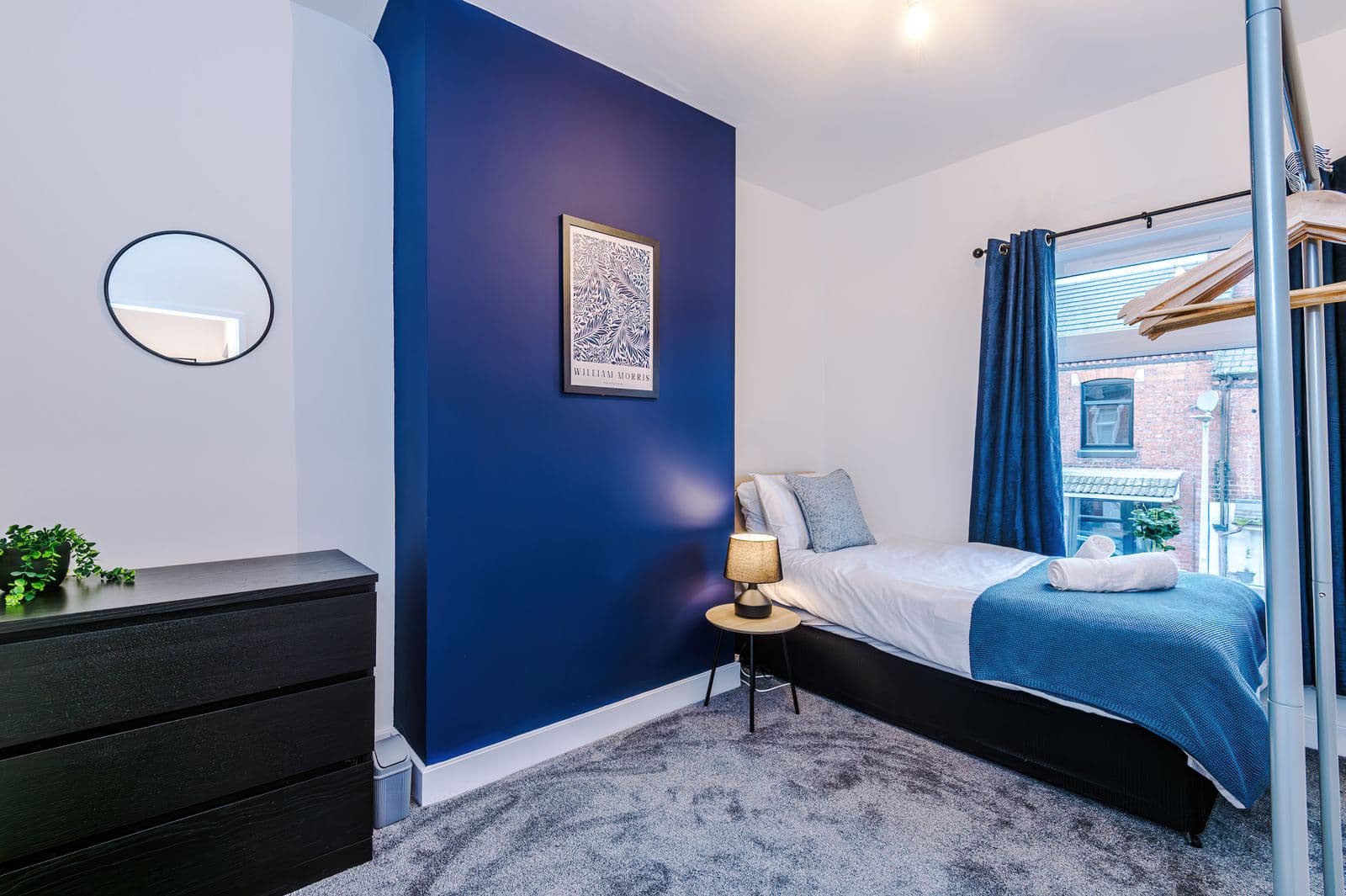 4 Bed | 2 Bath | Sleeps 6 | Central Crewe Bentley