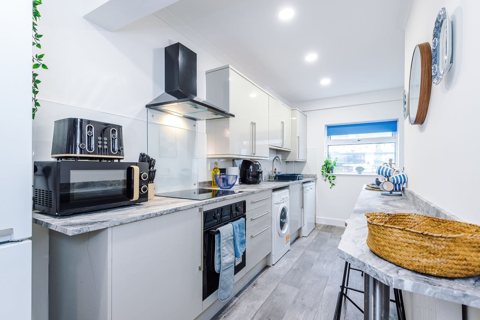 4 Bed | 2 Bath | Sleeps 6 | Central Crewe Bentley