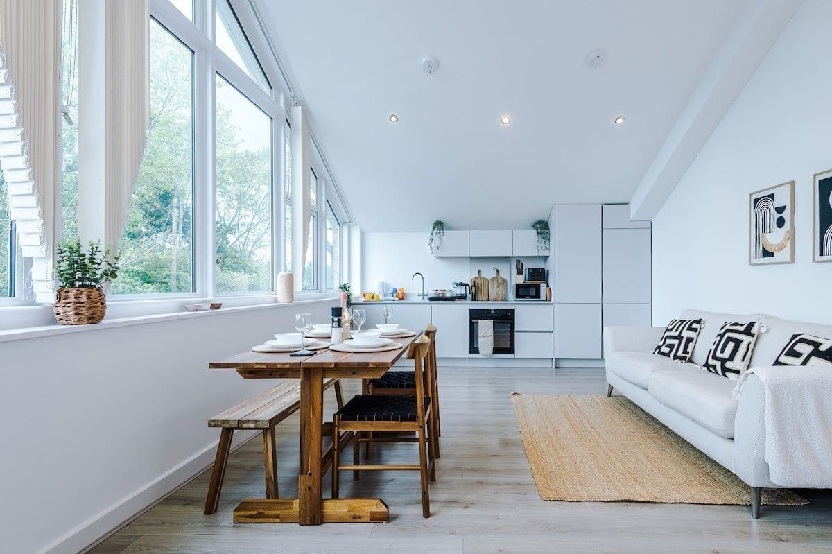2 Bed | 2 Bath | Central | Free Parking | Hospital