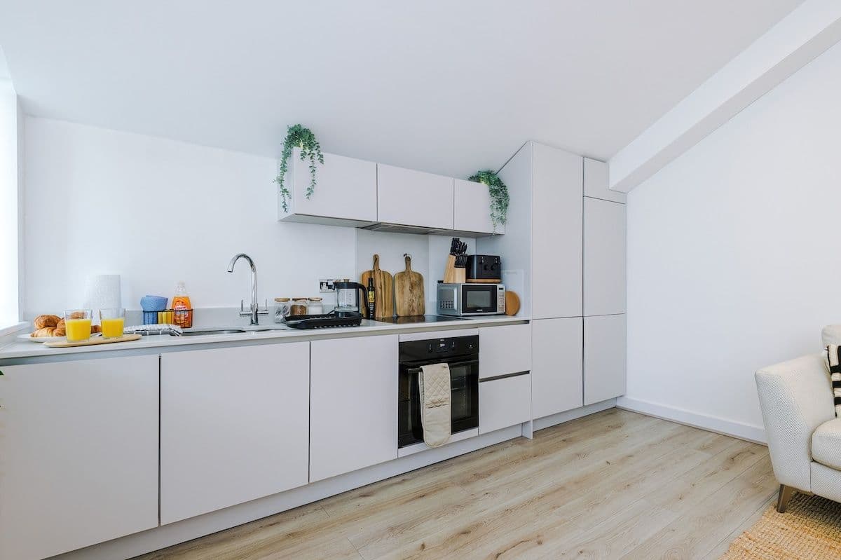 2 Bed | 2 Bath | Central | Free Parking | Hospital