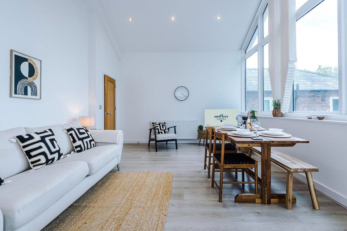 2 Bed | 2 Bath | Central | Free Parking | Hospital