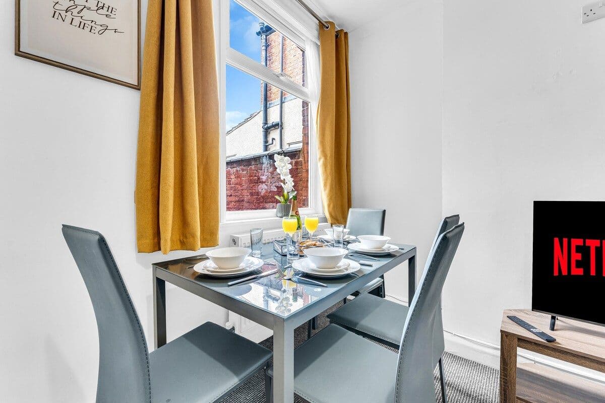 6 Bed Contractor Long term Stay Central Parking