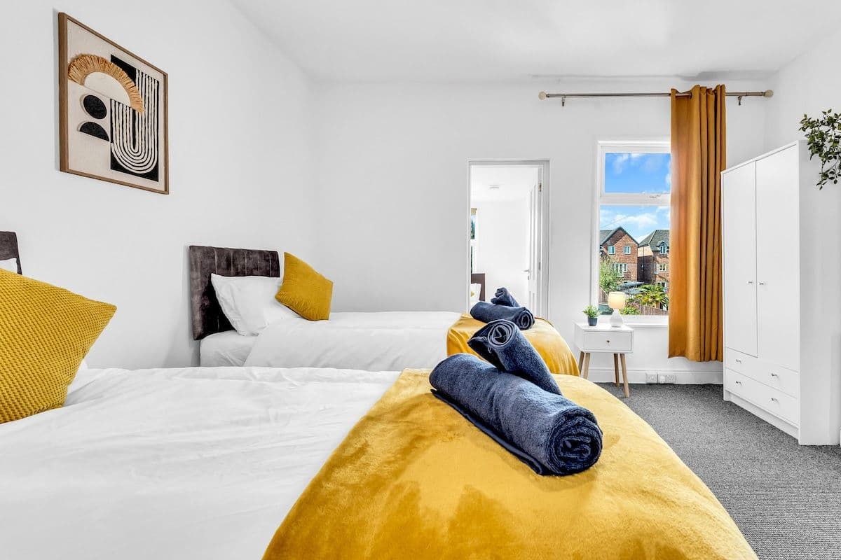 6 Bed Contractor Long term Stay Central Parking