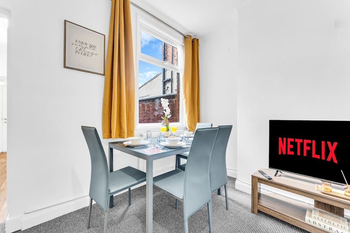 6 Bed Contractor Long term Stay Central Parking