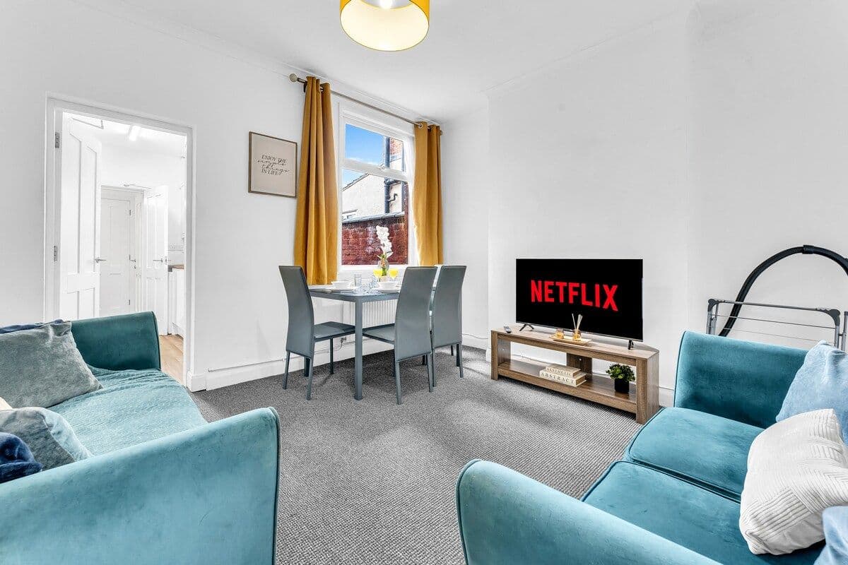 6 Bed Contractor Long term Stay Central Parking