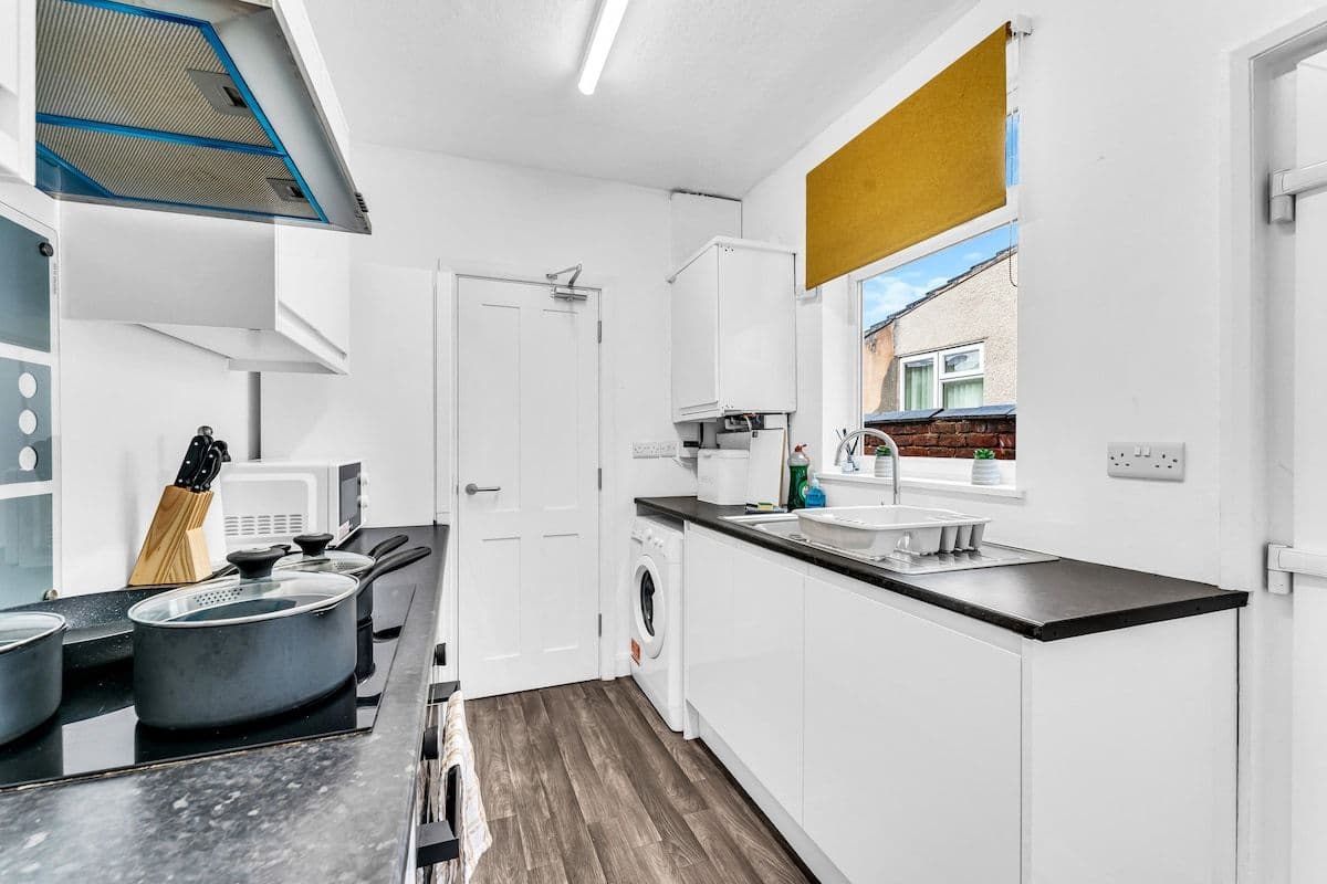 6 Bed Contractor Long term Stay Central Parking