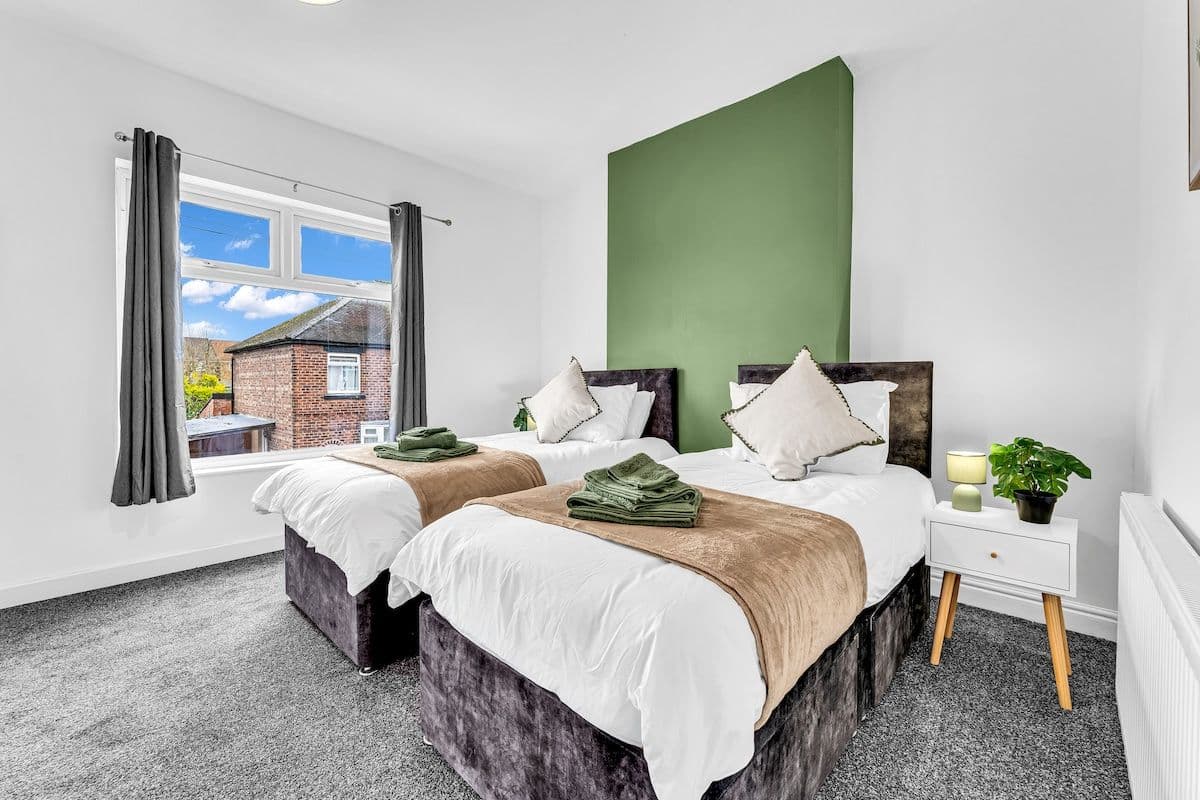Contractor Stays Near Airbus: Our Saltney Ferry Apartment