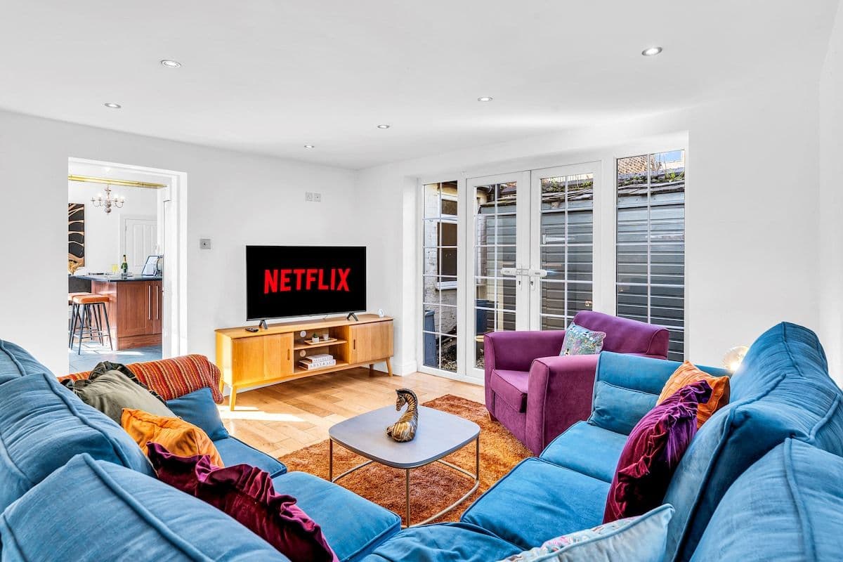 Sleeps 4-14: Group Stays in Chester for Contractors