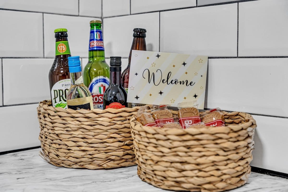 2 BR Central Contractor Warrington | Sleeps 4