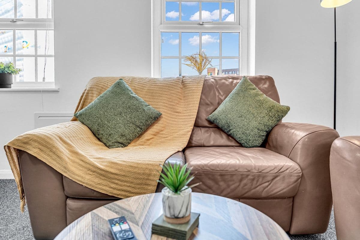 2 BR Central Contractor Warrington | Sleeps 4
