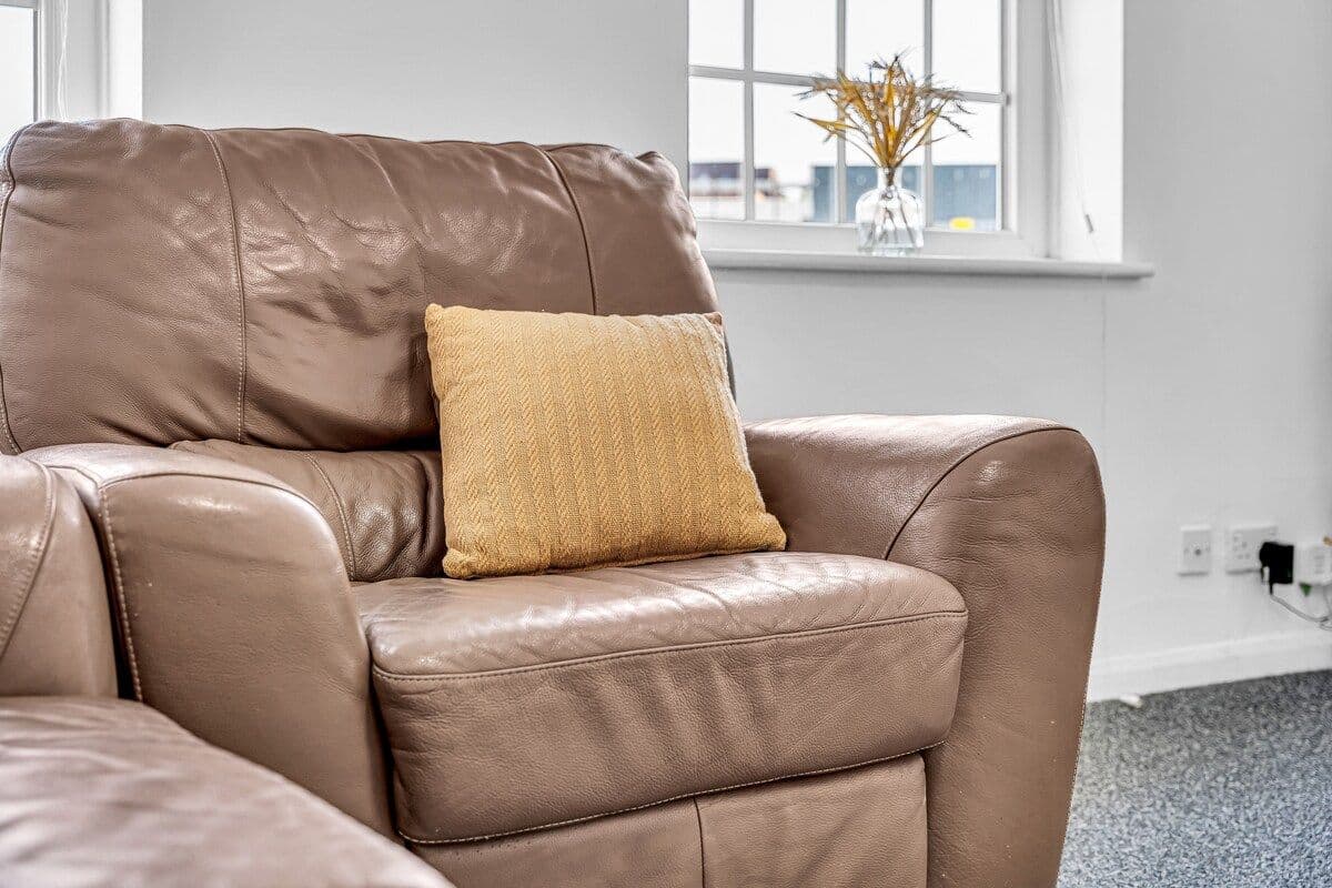 2 BR Central Contractor Warrington | Sleeps 4