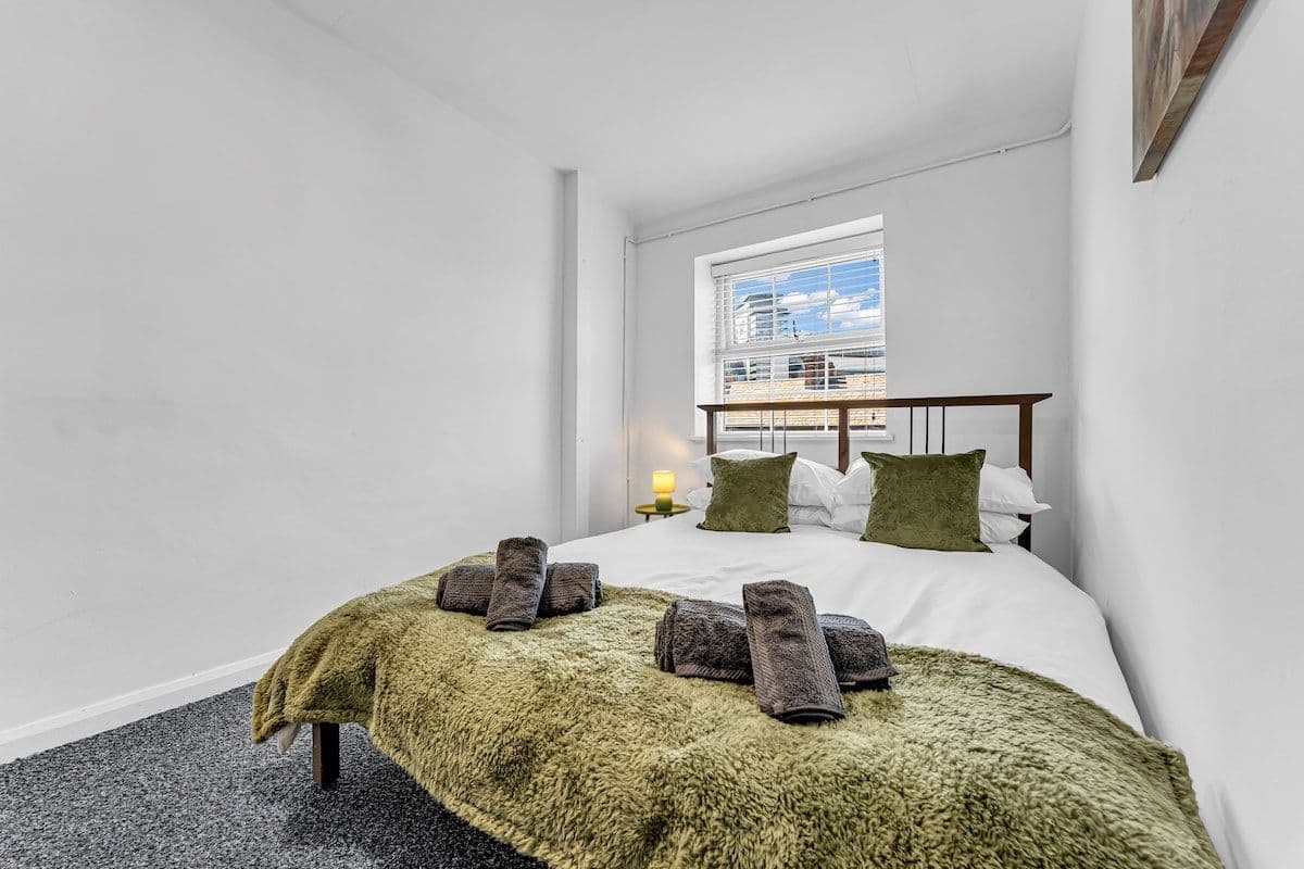 Warrington Contractor Stays: Central & Convenient