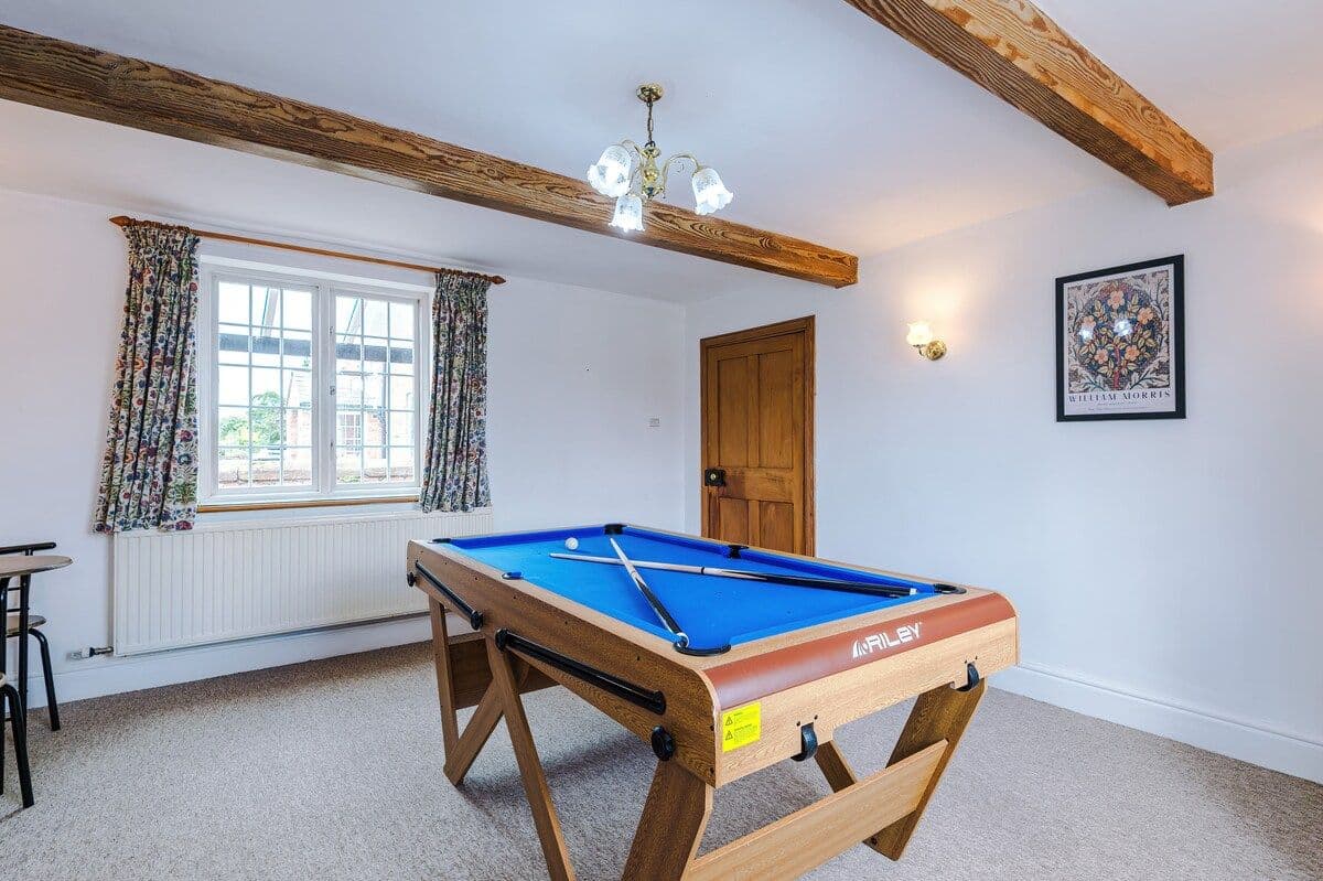 Welcoming 4BR Home Crew Stays & Family | Sleeps 7