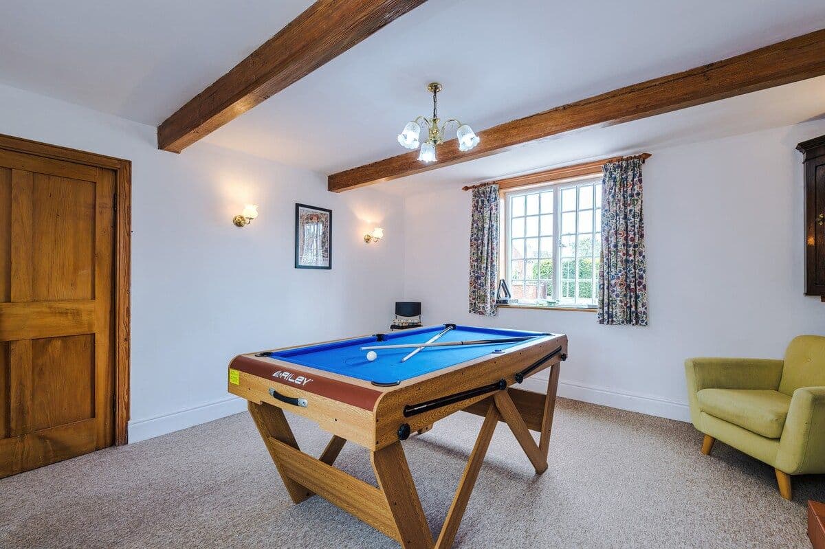 Welcoming 4BR Home Crew Stays & Family | Sleeps 7