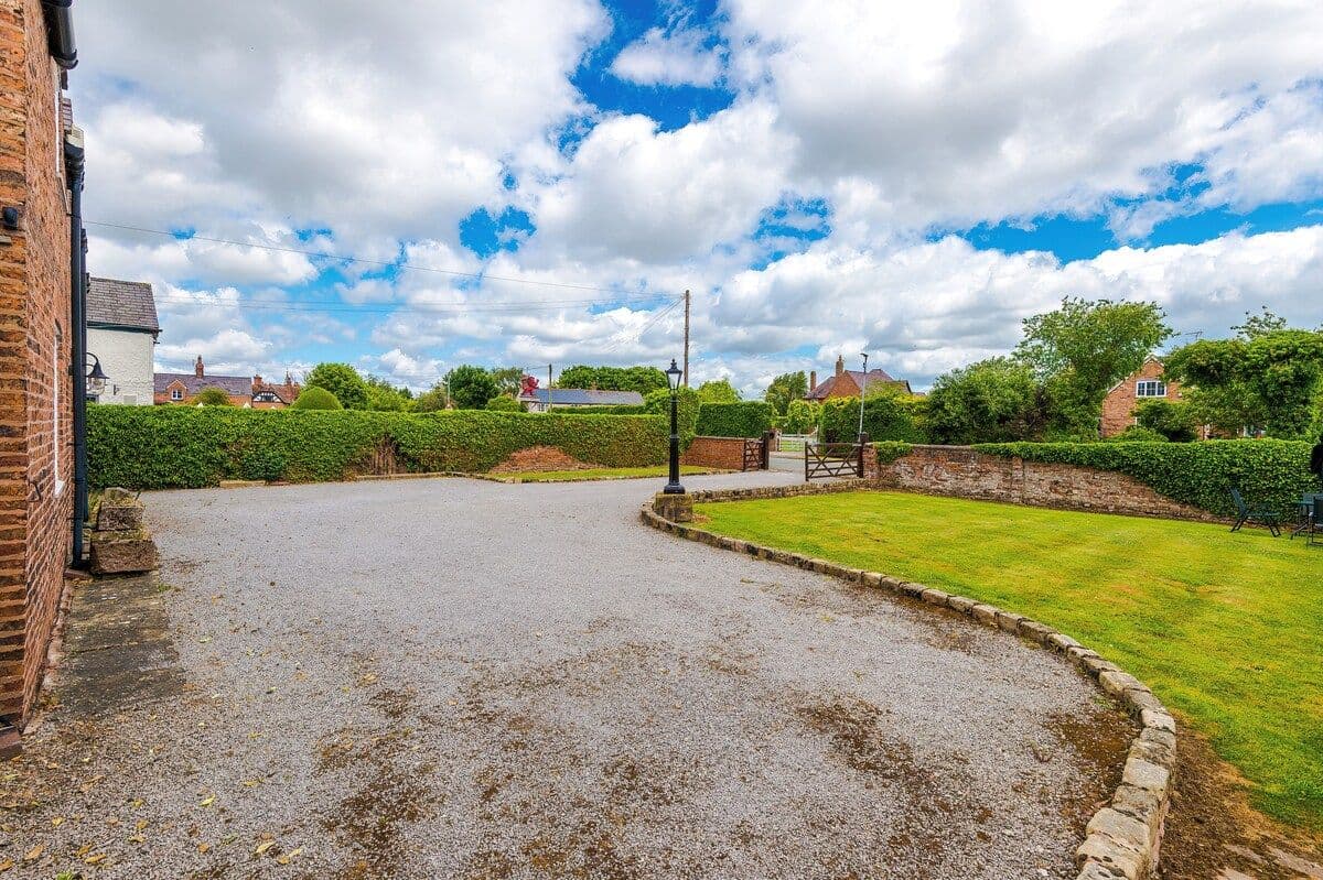 Welcoming 4BR Home Crew Stays & Family | Sleeps 7