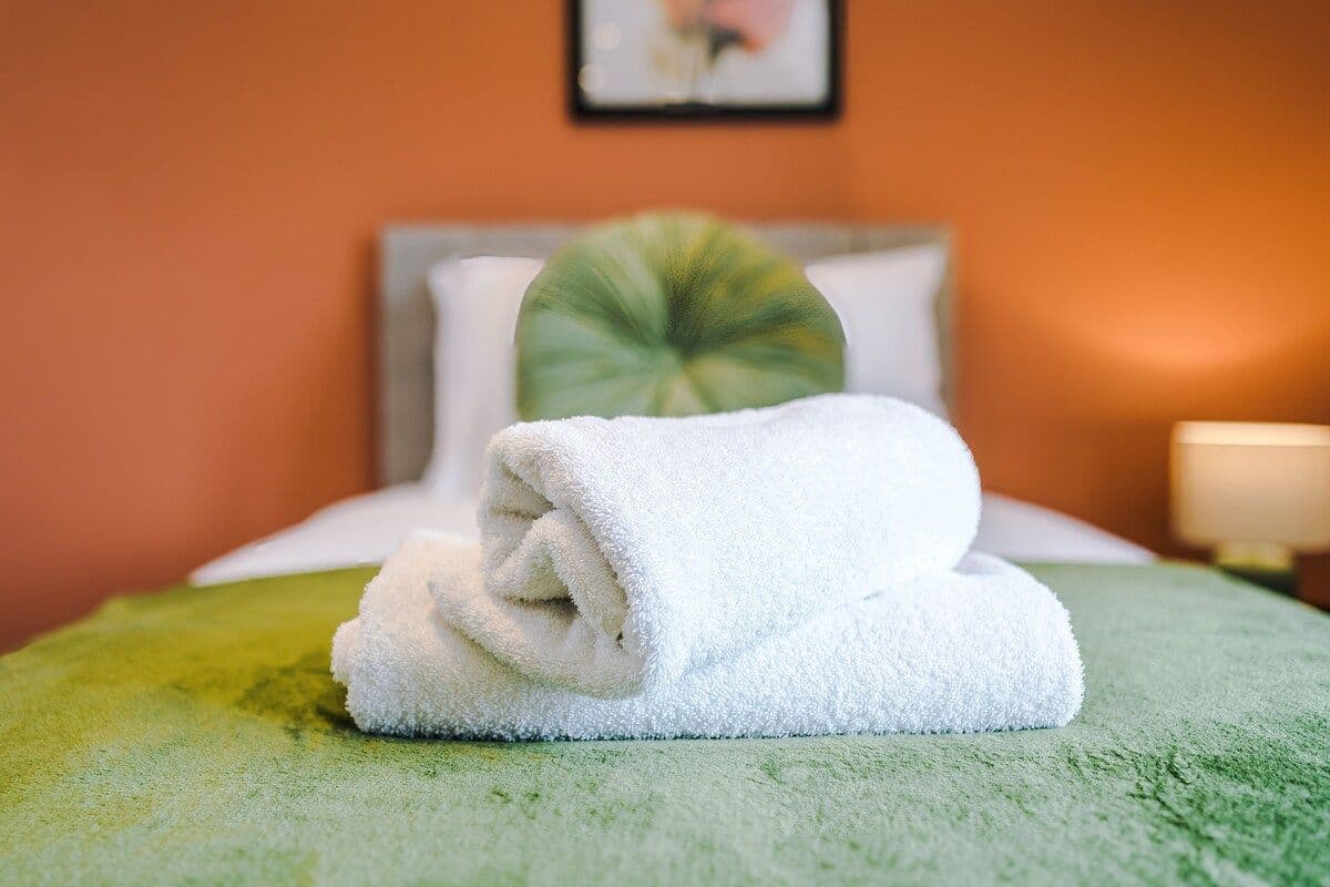 Welcoming 4BR Home Crew Stays & Family | Sleeps 7