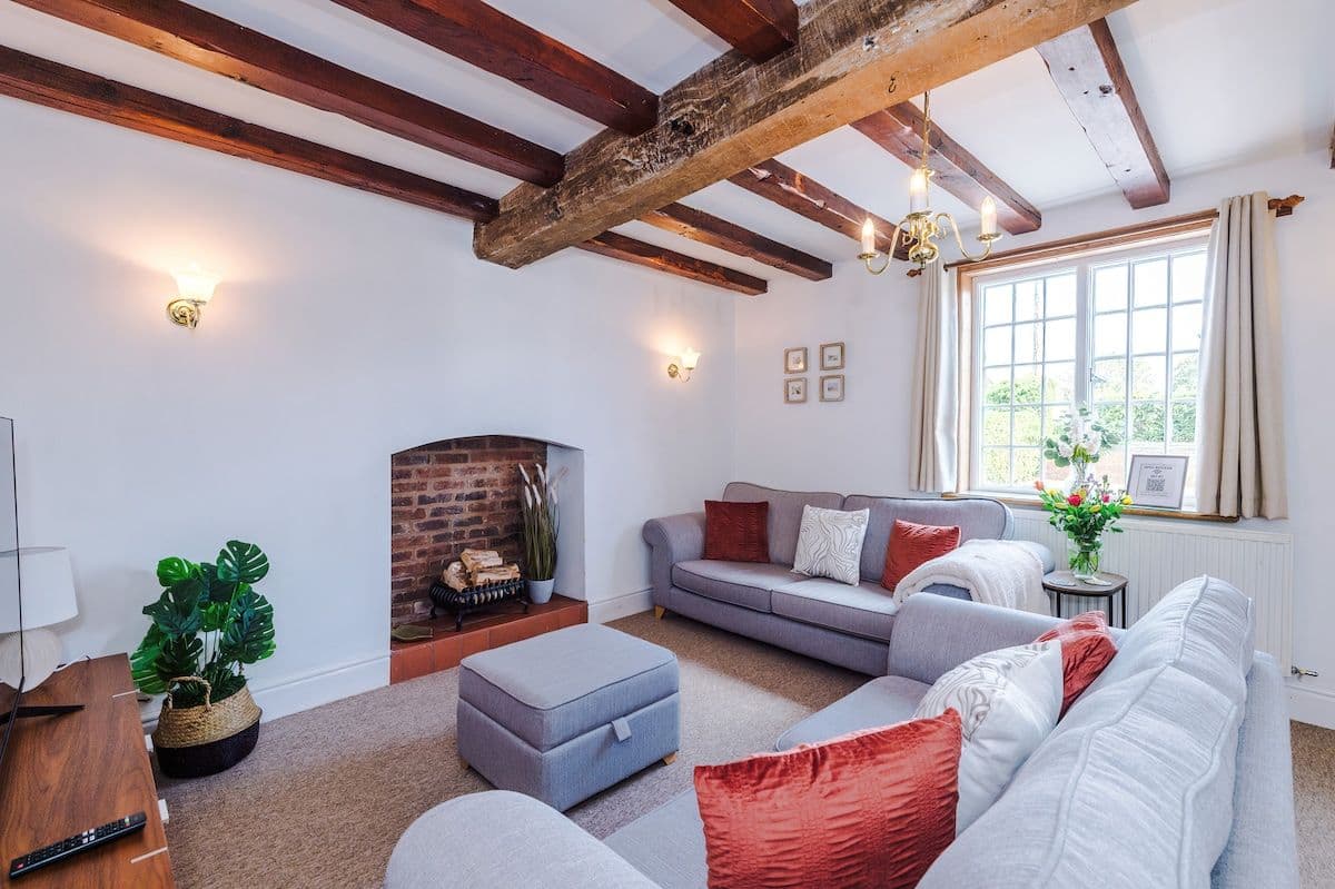 Welcoming 4BR Home Crew Stays & Family | Sleeps 7