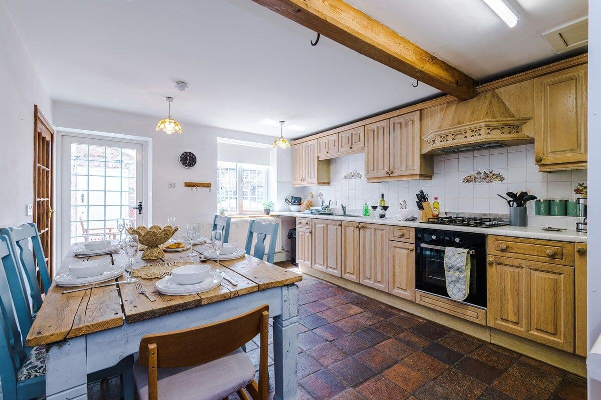 Welcoming 4BR Home Crew Stays & Family | Sleeps 7